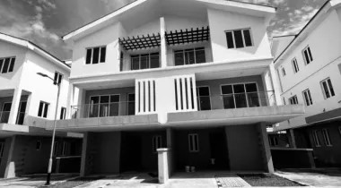 5 bedroom semi  detached duplex with bq