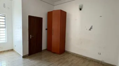 2 unit  room upstairs available for rent in a shared apartment