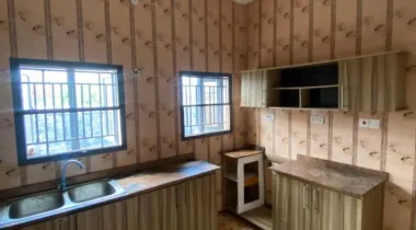 3 bed duplex with Bq for rent in Beachwood estate ,bojige