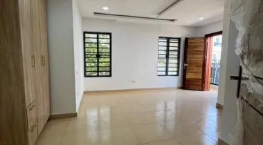 3 three 3️⃣ bedroom flat apartment  Very spacious  Rent 10m
