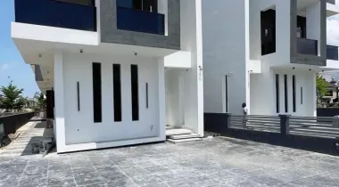 5 Bedroom Fully Detached For sale