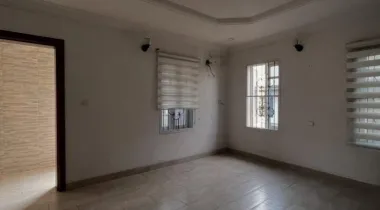 SELF SERVICED 3 BEDROOM UPPER FLOOR