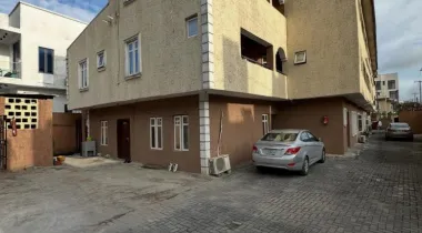 2 bedroom flat ground floor