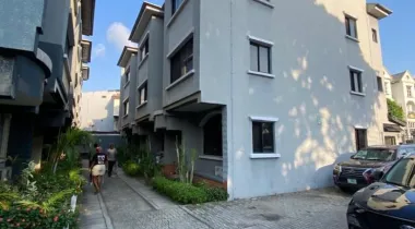 For lease  Self serviced 4-bedroom terrace duplex with BQ