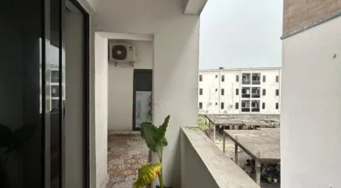 Fully Serviced Single room in a 2 bedroom apartment.