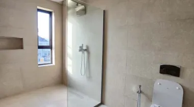 5BEDROOMs 2 Bqs  2 living Area  Anti room 