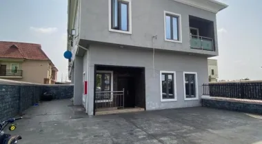 3 bed duplex with Bq for rent in Beachwood estate ,bojige
