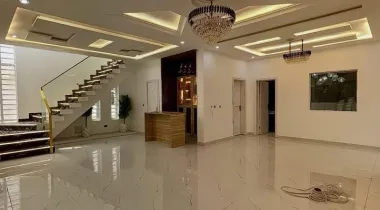 5 Bedroom Detached Apartment