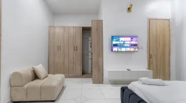 3bed furnished as a 2.bed with a room cinema