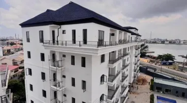 FOR RENT: 12 UNITS OF LUXURY 2 BEDROOM APARTMENT WITH BQ, ELEVATOR, GYM AND SWIMMING POOL.  📍LEKKI PHASE ONE.