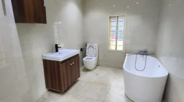 SERVICED 4 BEDROOM FLAT WITH BQ,FITTED KITCHEN,EN-SUITE ROOMS,