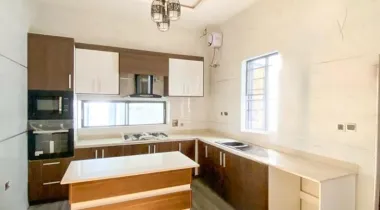 4 Bedroom Duplex for rent Orchid