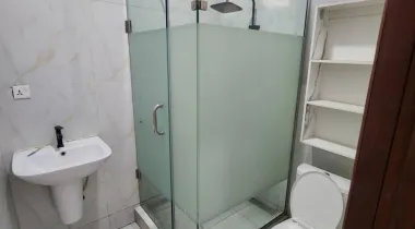 Single room downstairs for rent in the very secured Ikota Villa estate.