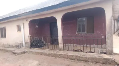 1 unit of 3 bedroom apt 10 unit of self con 4 units of 1 bedroom Apt