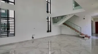 5 Bedroom Fully Detached For sale