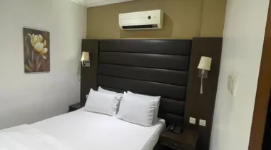 Fully Furnished  mini Flat  with kitchen and toilet in it not sharing anything for  rent : 4m for Ground floor 