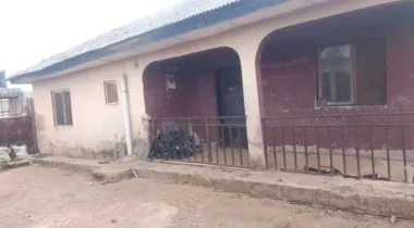 1 unit of 3 bedroom apt 10 unit of self con 4 units of 1 bedroom Apt