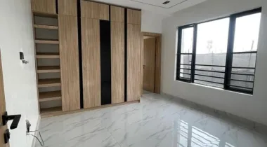 SPACIOUS 2 BEDROOM APARTMENT WITH ELEVATOR LOCATED AT LEKKI PHASE 1 LAGOS FOR SALE