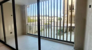 5BEDROOMs 2 Bqs  2 living Area  Anti room 