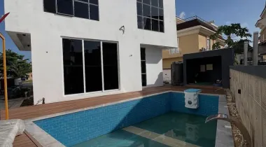 6 Bedroom Fully Detached Duplex