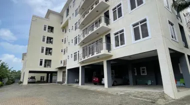 Luxurious 4 bedroom Apartment with BQ  Location: Milverton Road, Off Bourdillon, Ikoyi.