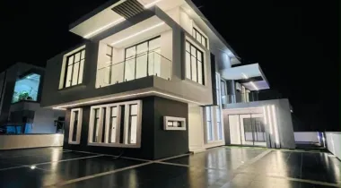 LUXURY 5BEDROOM FULLY DETACHED DUPLEX FOR SALE.