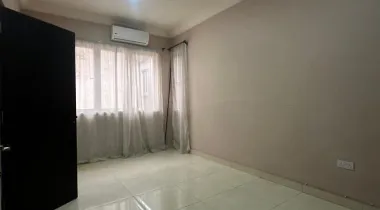 PROPERTY TYPE:* 3 Bedroom apartment: