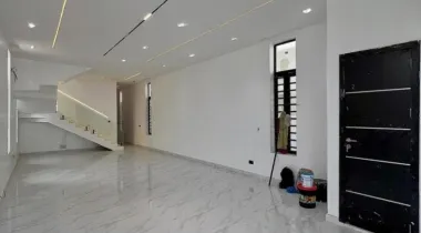 5 Bedroom Fully Detached House