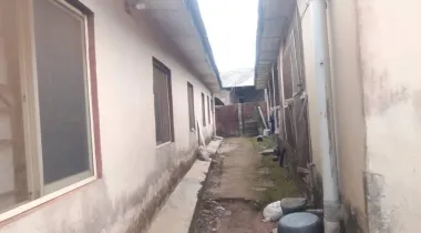 1 unit of 3 bedroom apt 10 unit of self con 4 units of 1 bedroom Apt