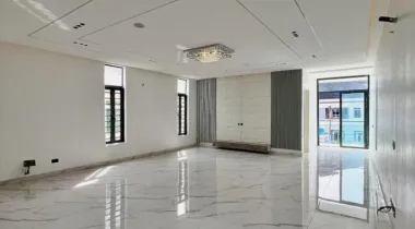 CHEVRON LEKKI | 6 BED | N500M 6 BEDROOM FULLY DETACHED HOME WITH INDOOR SWIMMING POOL , AMPLE PARKING SPACE, BQ FOR SALE‼️‼️