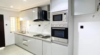 3 BEDROOM APARTMENT AVAILABLE AT LEKKI PHASE 1, LEKKI, LAGOS STATE.