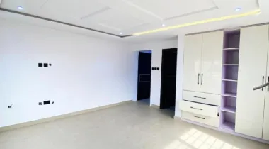 3 BEDROOM APARTMENT AVAILABLE AT LEKKI PHASE 1, LEKKI, LAGOS STATE.