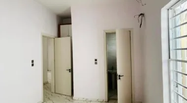 5 bedroom semi detached duplex  With a bq Available for rent 