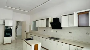 5 bedroom semi detached duplex  With a bq Available for rent 