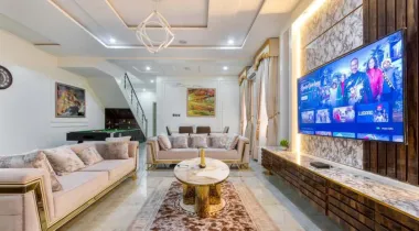 luxury 3/4 bedroom  luxurious apartment for your home away from home experience .