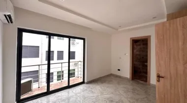 EXQUISITELY NEWLY BUILT 4 BEDROOM TERRACE