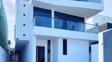 5 Bedroom Fully Detached Home With Swimming Pool, Cinema, Rooftop Terrace and Gym For SALE Located at Lekki Phase 1.