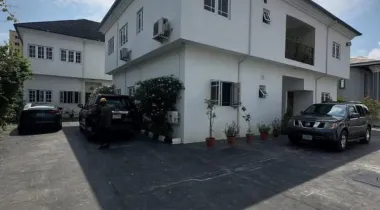 𝟑 𝐔𝐍𝐈𝐓𝐒 𝐎𝐅 𝟐-𝐁𝐄𝐃𝐑𝐎𝐎𝐌 𝐀𝐏𝐀𝐑𝐓𝐌𝐄𝐍𝐓𝐒 𝐖𝐈𝐓𝐇 𝐆𝐔𝐄𝐒𝐓 𝐓𝐎𝐈𝐋𝐄𝐓𝐒 𝐔𝐏 𝐅𝐎𝐑 𝐑𝐄𝐍𝐓