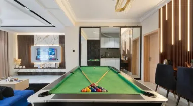 A Spacious Luxury 1 bedroom with PS5, Balcony &amp; Snooker Board*