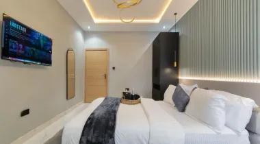 A Spacious Luxury 1 bedroom with PS5, Balcony &amp; Snooker Board*