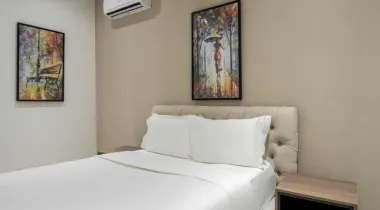 Beautiful Sea View Luxury 3Bedroom Apartment with, Elevator, Spacious Balcony &amp; Wine Bar