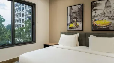 Beautiful Sea View Luxury 3Bedroom Apartment with, Elevator, Spacious Balcony &amp; Wine Bar