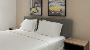 Beautiful Sea View Luxury 3Bedroom Apartment with, Elevator, Spacious Balcony &amp; Wine Bar