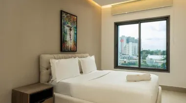 Beautiful Sea View Luxury 3Bedroom Apartment with, Elevator, Spacious Balcony &amp; Wine Bar