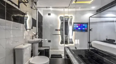 Spacious Luxury 1 bedroom with PS5, 2 Balconies &amp; Private Golf Area