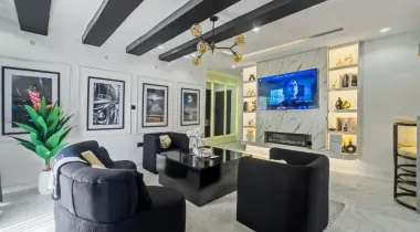 Spacious Luxury 1 bedroom with PS5, 2 Balconies &amp; Private Golf Area