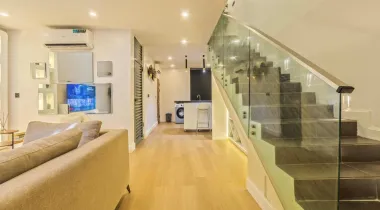 Luxurious 2 bedroom maisonette/ smart home with ps5