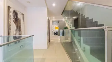 Luxurious 2 bedroom maisonette/ smart home with ps5