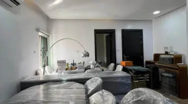 Office/ Shop Space Available For RENT and Located at Lekki phase 1.