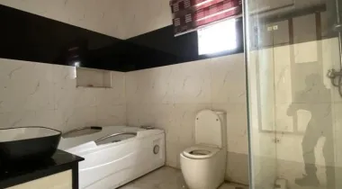 4 bedroom semi detached duplex with bq